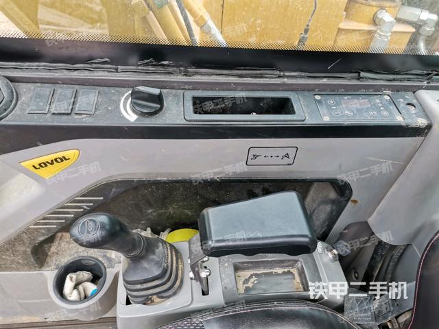 座椅右侧控制台/钥匙门/油门/含右手柄（驾驶室部分）