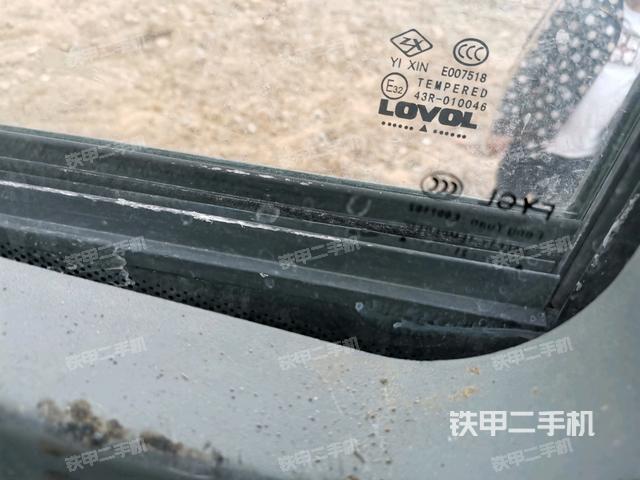 左后方玻璃角标(驾驶室部分) 左后方玻璃角标(驾驶室部分)