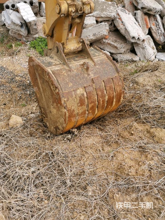 铲斗右后整体(工作和回转装置) 铲斗右后整体(工作和回转装置)