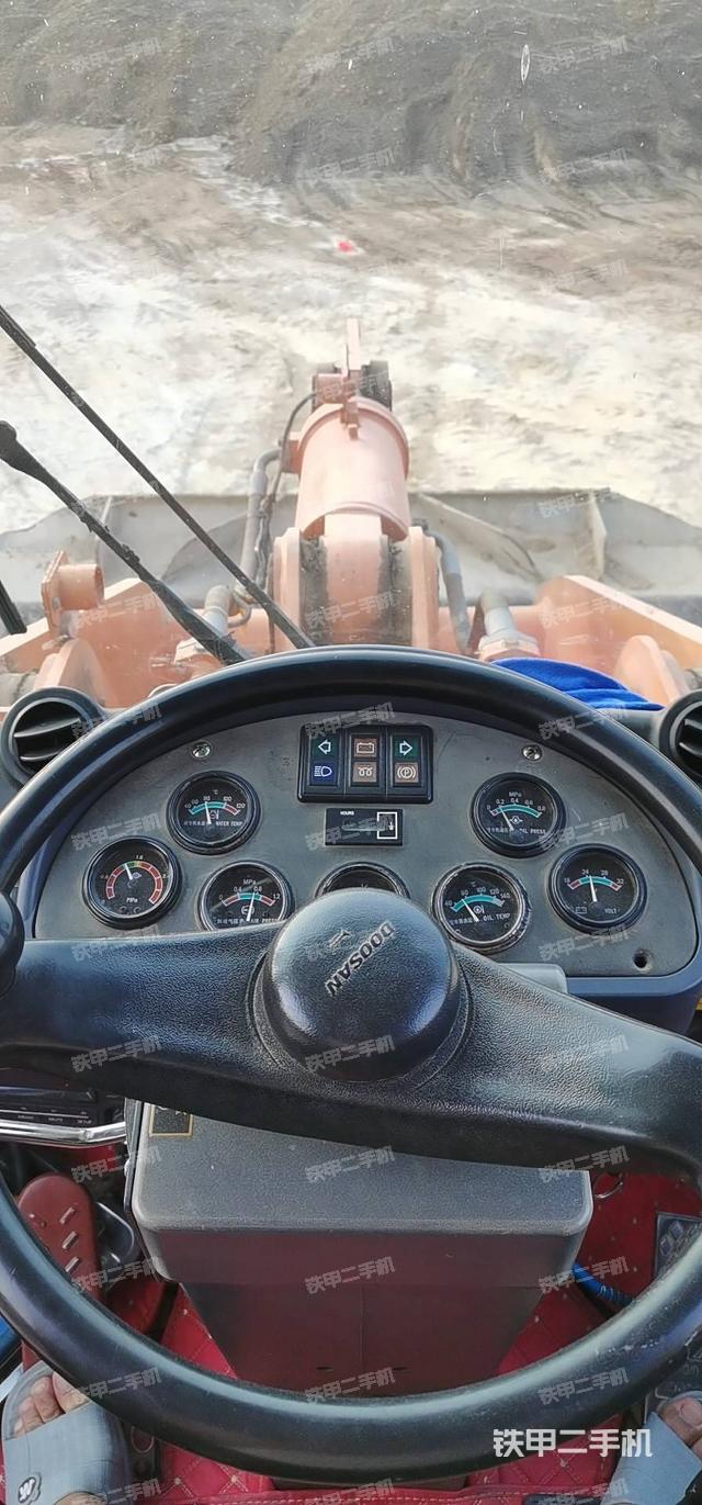 玉林市二手斗山dl505装载机-驾驶室操作台实拍图-382