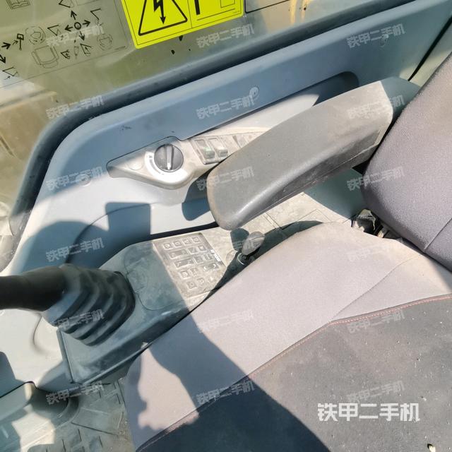 座椅左侧控制台/音响/含左手柄（驾驶室部分）