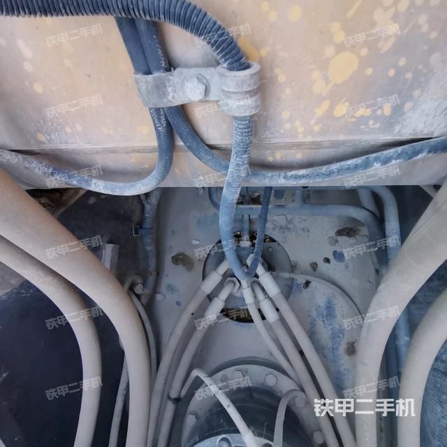 中央回转接头特写（上车部件）