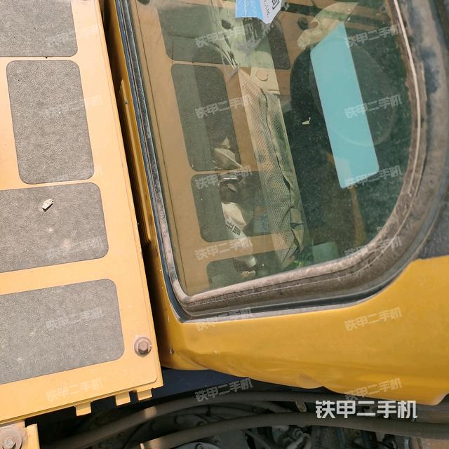 后窗玻璃角标（驾驶室部分）