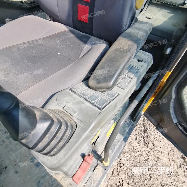 座椅右侧控制台/钥匙门/油门/含右手柄（驾驶室部分）