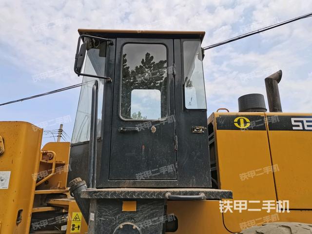 驾驶室正侧(驾驶室部分) 驾驶室正侧(驾驶室部分)