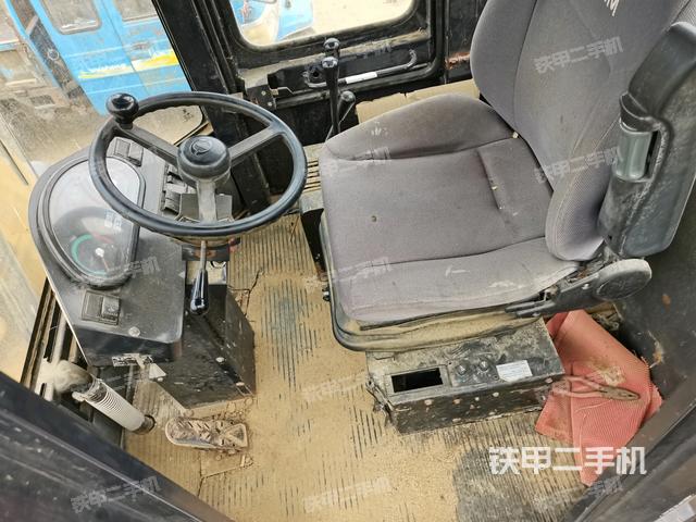 仪表盘(驾驶室部分) 仪表盘(驾驶室部分)