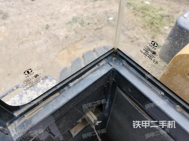 后窗玻璃角标 (驾驶室部分) 后窗玻璃角标 (驾驶室部分)