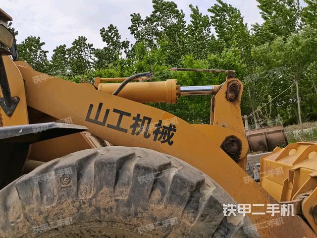 铲斗油缸侧面(工作装置) 铲斗油缸侧面(工作装置)