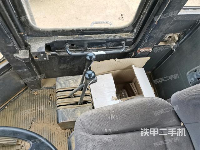 驾驶室内部(驾驶室部分) 驾驶室内部(驾驶室部分)