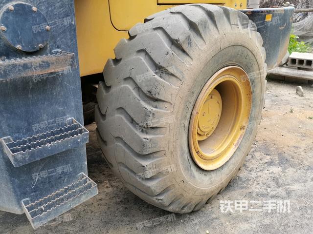 右前轮(行走机构) 右前轮(行走机构)