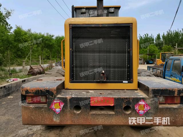 正后方(整机外观) 正后方(整机外观)