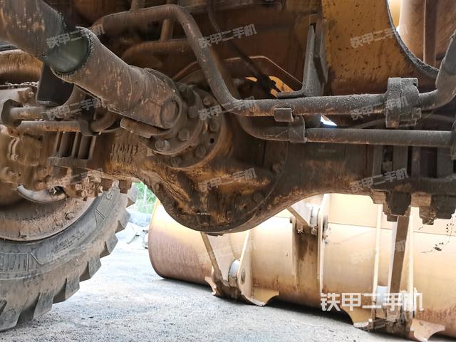 车架铰接（液压/传动系统）