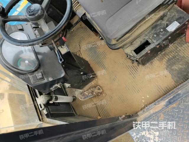 前挡风玻璃标 (驾驶室部分) 前挡风玻璃标 (驾驶室部分)