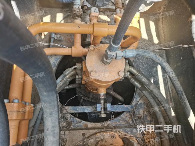 中央回转接头特写（上车部件）