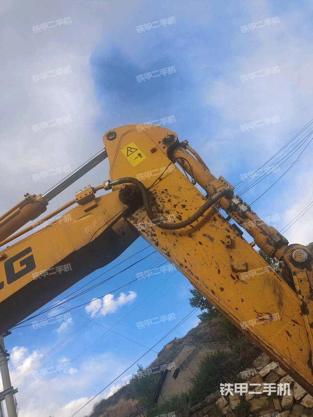 小臂整体右前(工作和回转装置) 小臂整体右前(工作和回转装置)