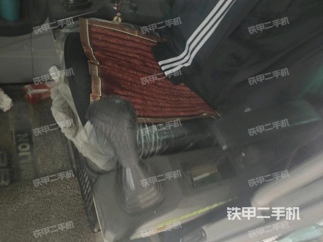 座椅左侧控制台/音响/含左手柄（驾驶室部分）