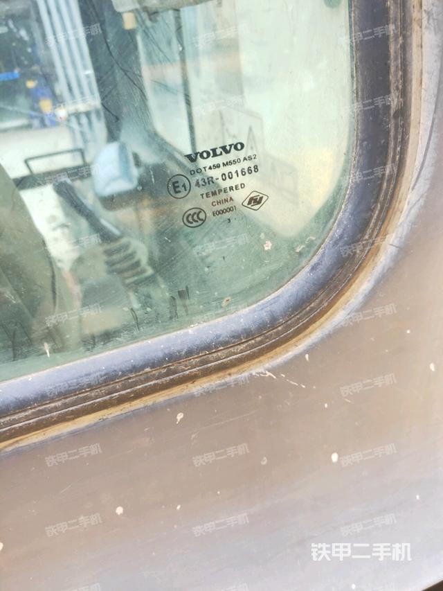 后窗玻璃角标（驾驶室部分）