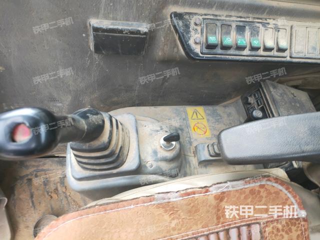 座椅右侧控制台/钥匙门/油门/含右手柄（驾驶室部分）