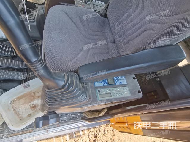 座椅左侧控制台/音响/含左手柄（驾驶室部分）