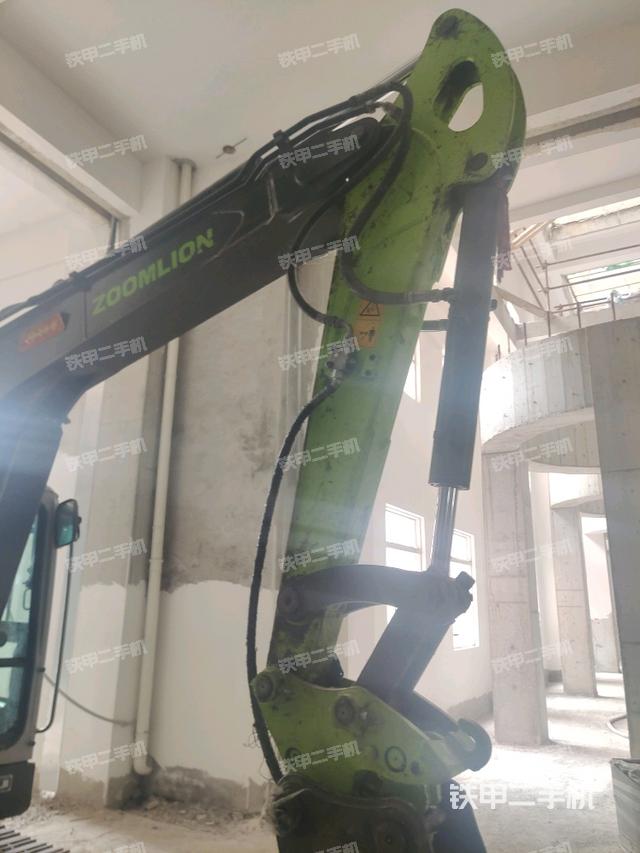 小臂整体右前（工作和回转装置）