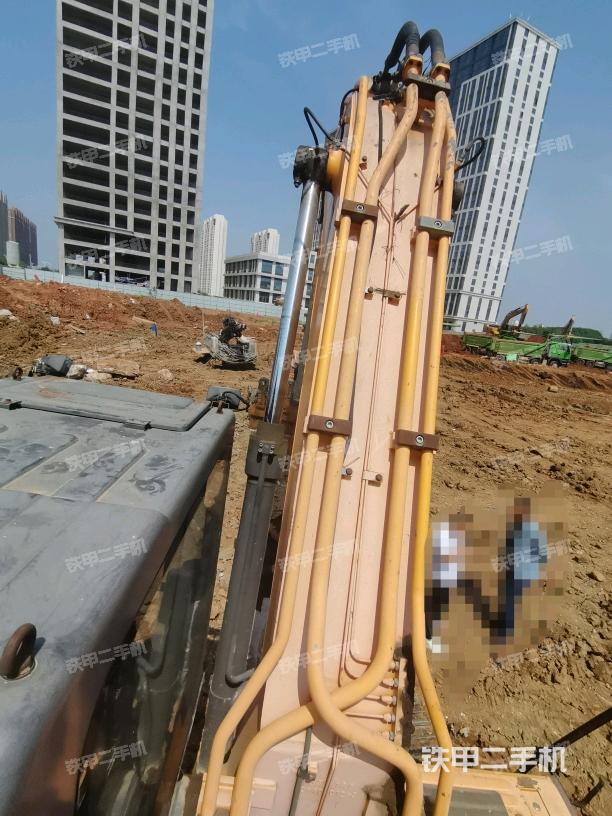 大臂背部俯视（工作和回转装置）