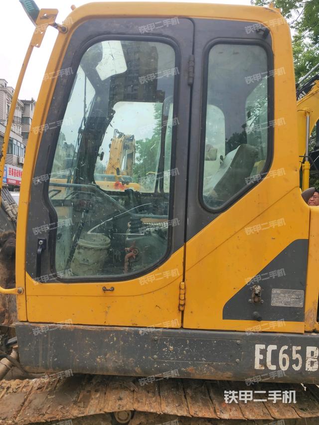  驾驶室正侧（驾驶室部分）