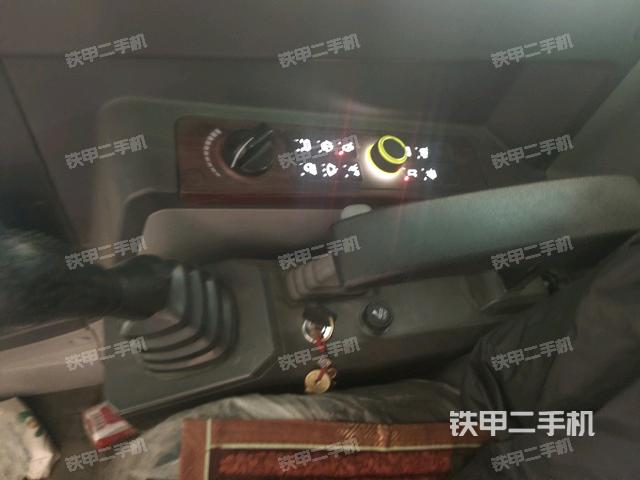 座椅右侧控制台/钥匙门/油门/含右手柄（驾驶室部分）