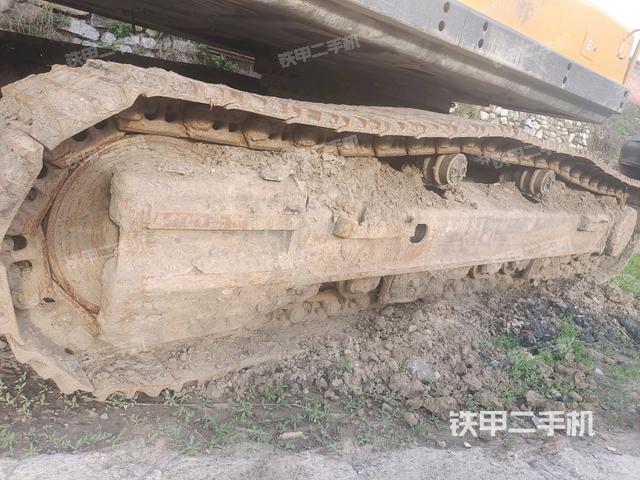 右侧履带整体(行走机构) 右侧履带整体(行走机构)