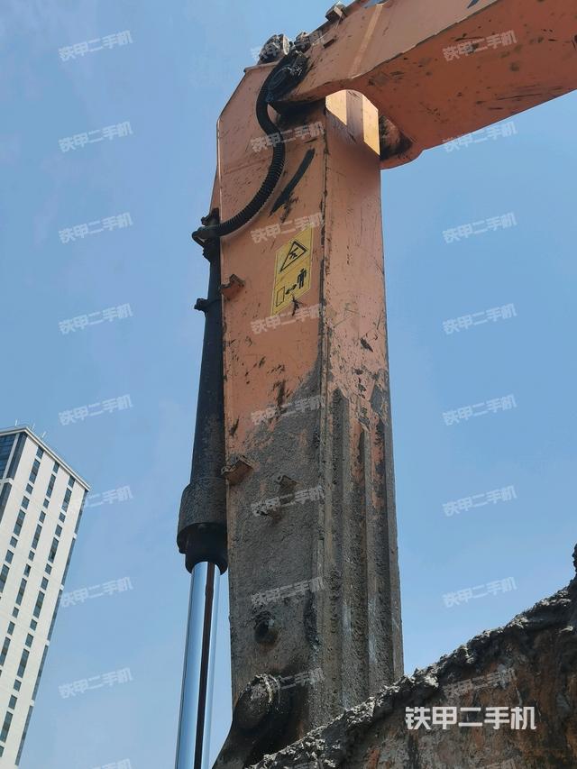 小臂整体左后（工作和回转装置）