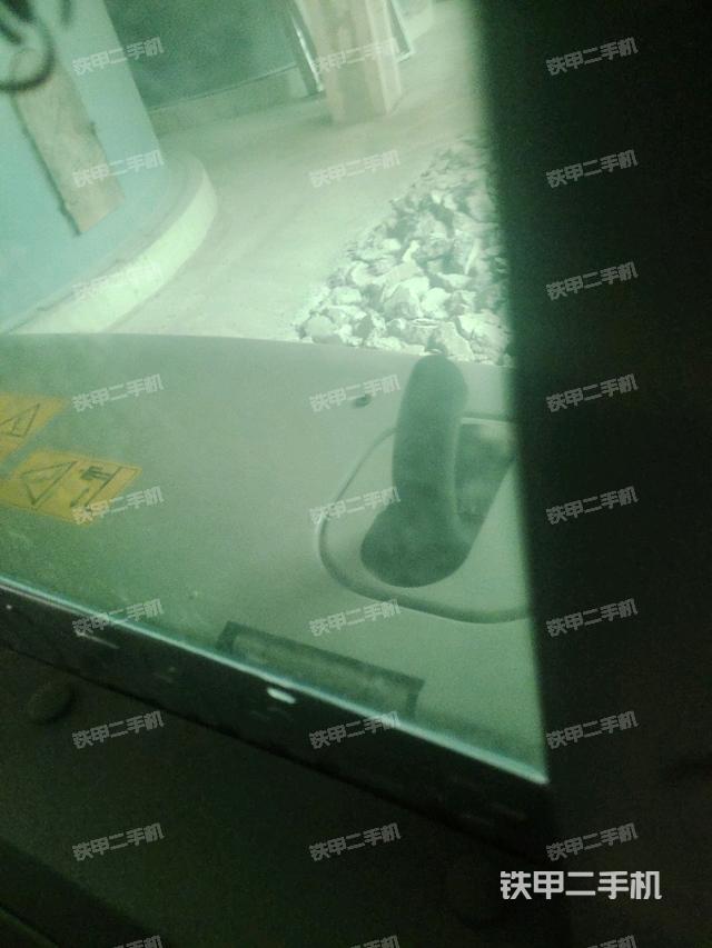 后窗玻璃角标（驾驶室部分）