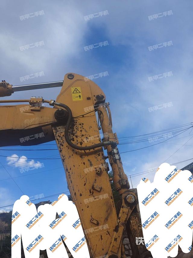 小臂整体左后(工作和回转装置) 小臂整体左后(工作和回转装置)