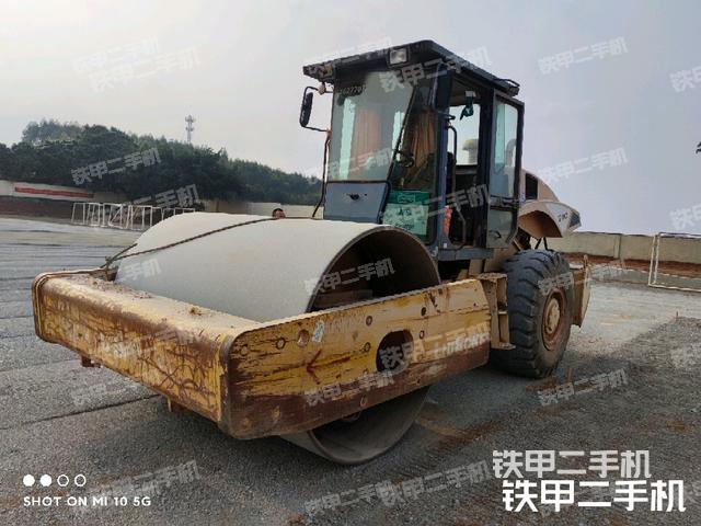 駕駛室操作臺(設(shè)備外觀及核心部件) 駕駛室操作臺(設(shè)備外觀及核心部件)