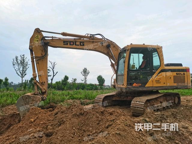 山东临工E6135F挖掘机