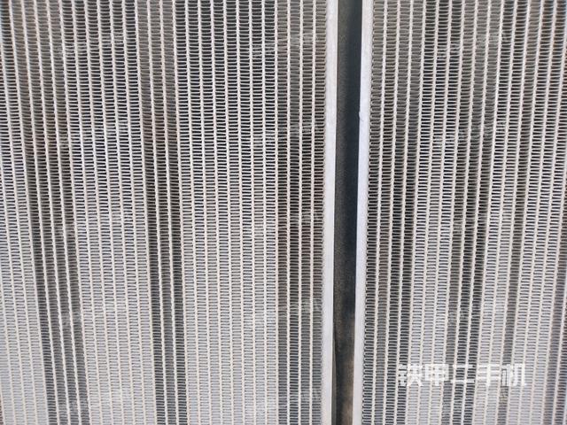 散热器正面(动力系统) 散热器正面(动力系统)