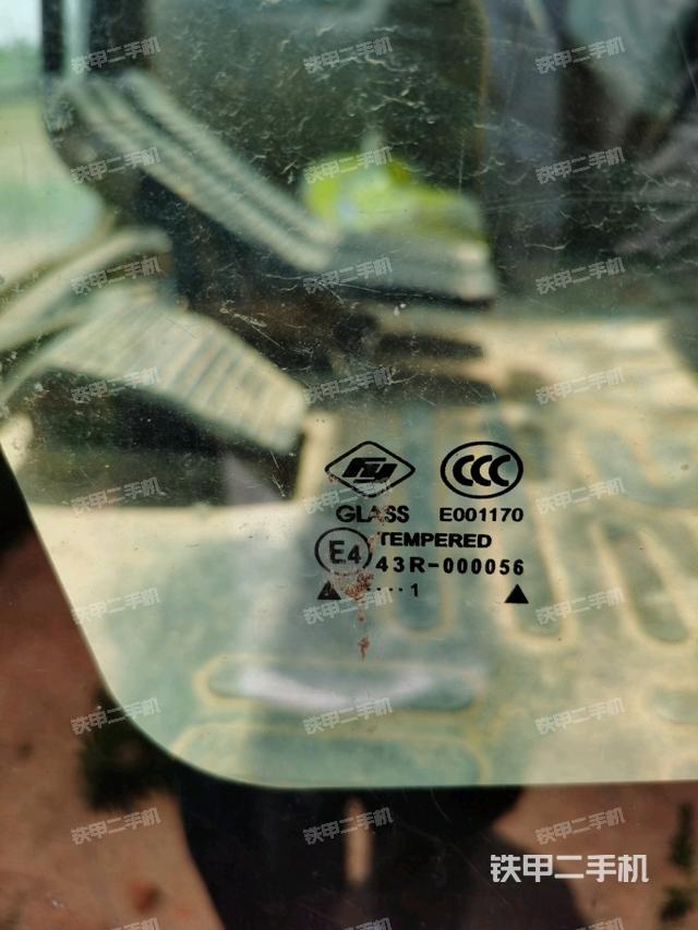 后窗玻璃角标（驾驶室部分）