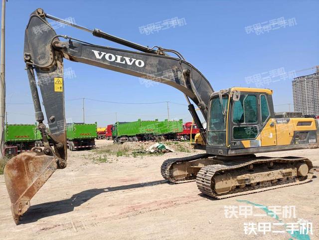沃尔沃EC210D挖掘机