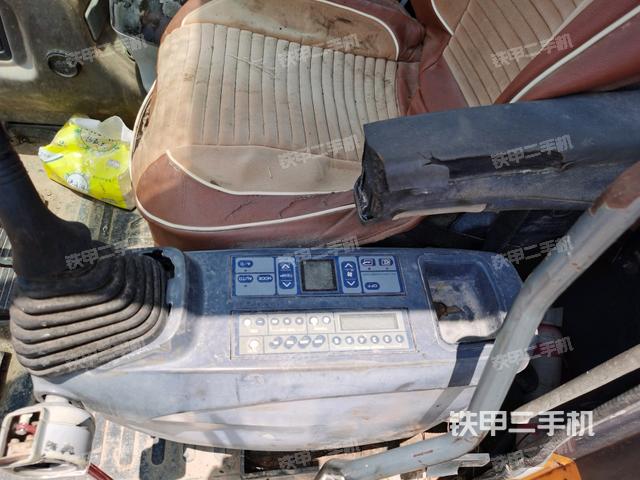 座椅左侧控制台/音响/含左手柄（驾驶室部分）