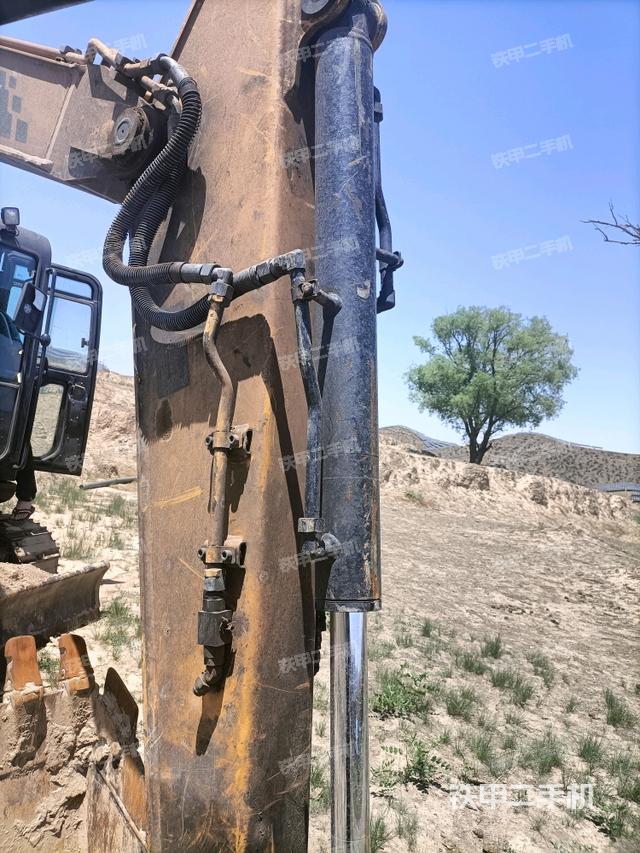 小臂整体右前(工作和回转装置) 小臂整体右前(工作和回转装置)