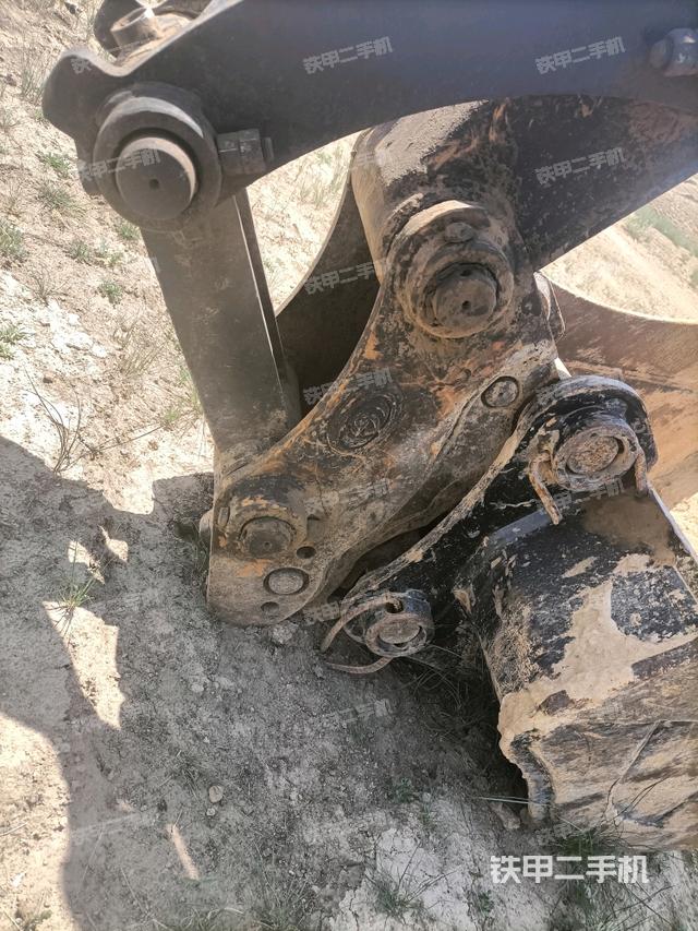 铲斗右后整体(工作和回转装置) 铲斗右后整体(工作和回转装置)