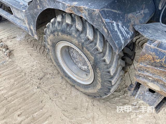 左驱动轮(行走机构) 左驱动轮(行走机构)