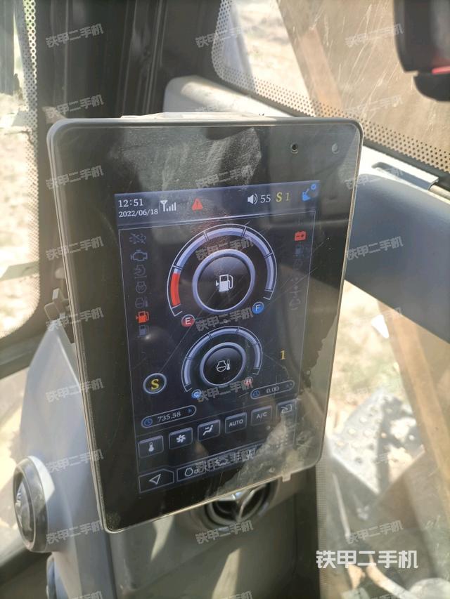 显示屏 (驾驶室部分) 显示屏 (驾驶室部分)