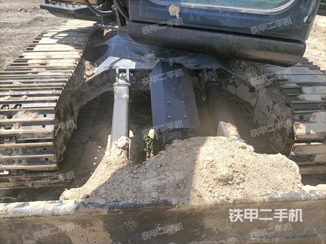 转盘和下车架正前(工作和回转装置) 转盘和下车架正前(工作和回转装置)