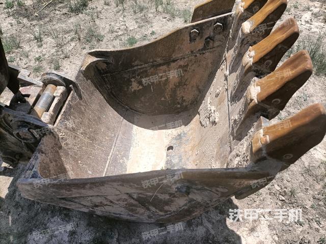 铲斗45度(工作和回转装置) 铲斗45度(工作和回转装置)