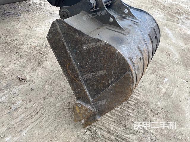 铲斗45度(工作和回转装置) 铲斗45度(工作和回转装置)