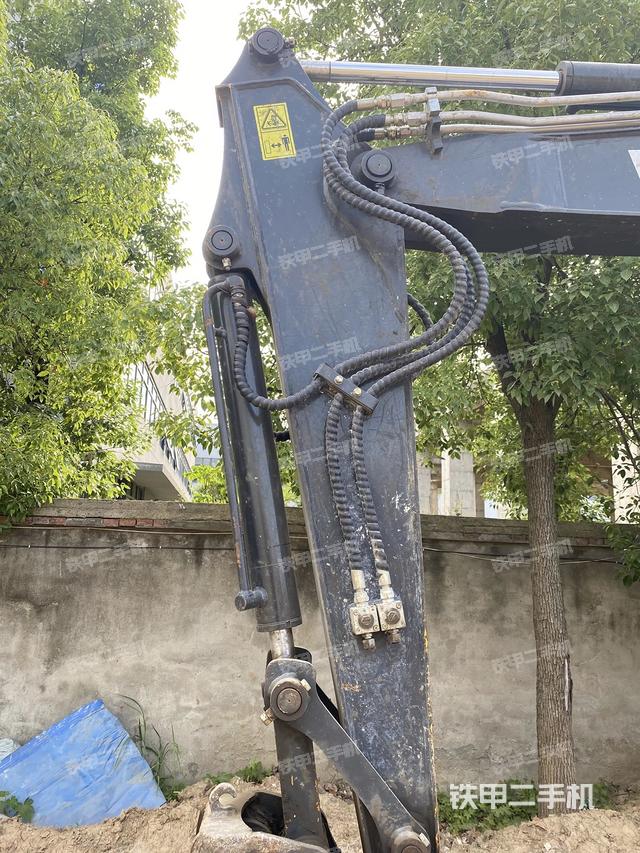 小臂整体左后(工作和回转装置) 小臂整体左后(工作和回转装置)
