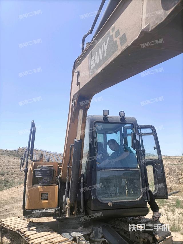 大臂整体 右侧(工作和回转装置) 大臂整体 右侧(工作和回转装置)