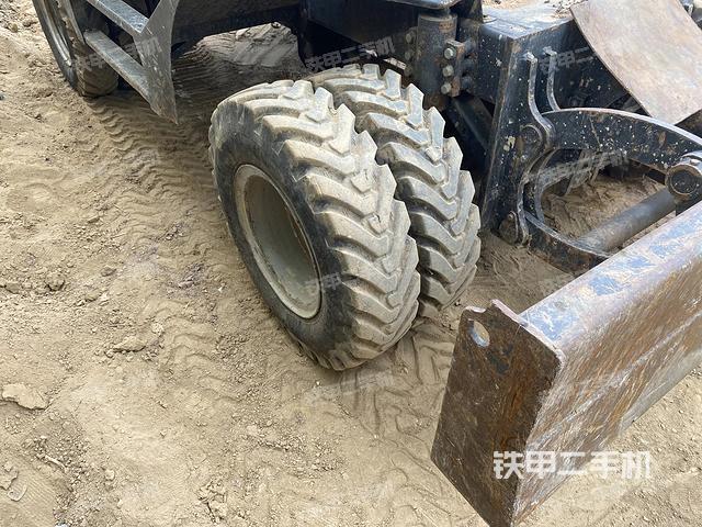 右导向轮(行走机构) 右导向轮(行走机构)