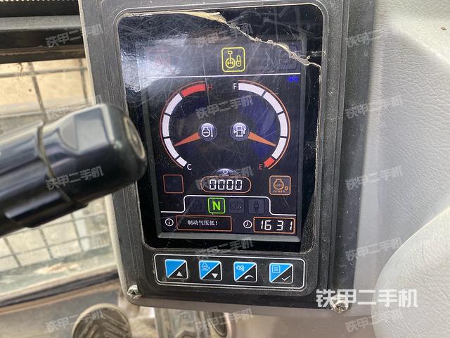 显示屏 (驾驶室部分) 显示屏 (驾驶室部分)