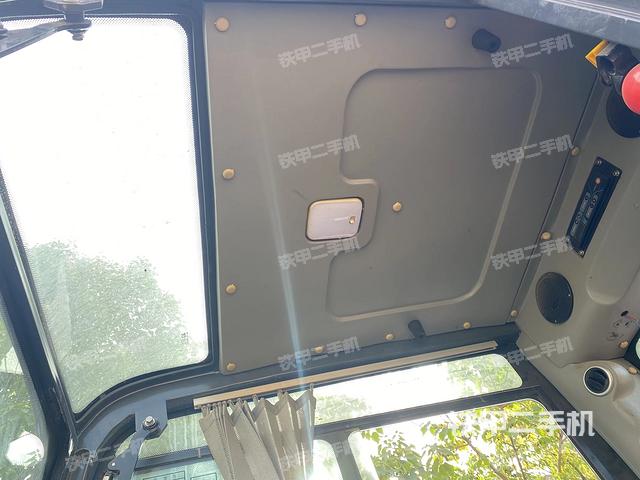 顶棚整体(驾驶室部分) 顶棚整体(驾驶室部分)