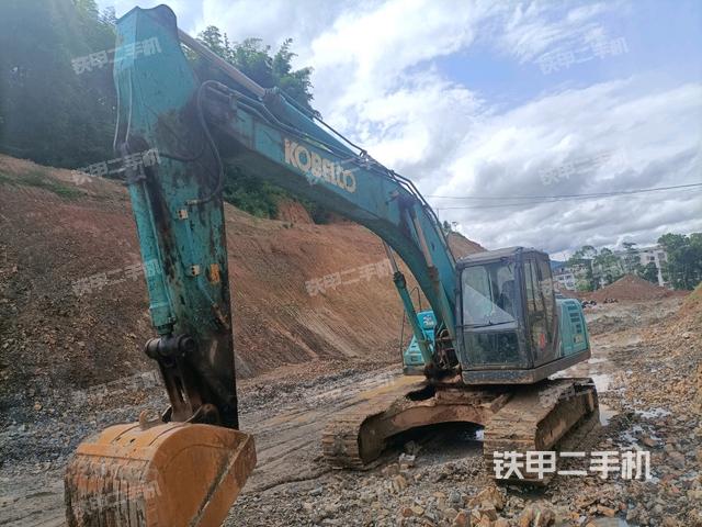 神钢SK210LC-10挖掘机